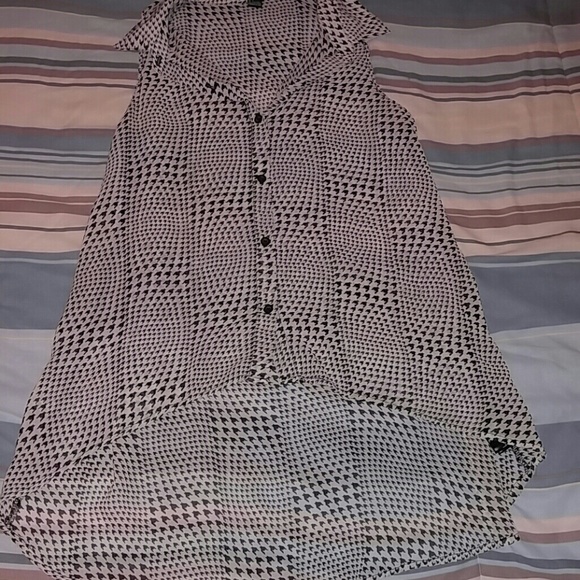 Black and white top - Picture 1 of 5